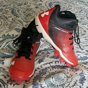 Under Armour boys baseball cleats- size 12
